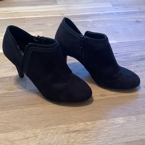 dexflex comfort High Heel Ankle Booties Black Suede w/ Side Zipper Women’s 7